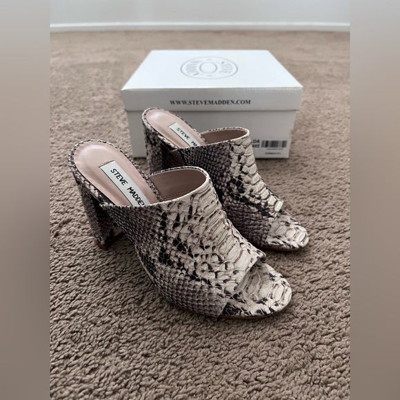 Steve Madden Women’s Esmeralda Natural Snake Sandals - Picture 2 of 7